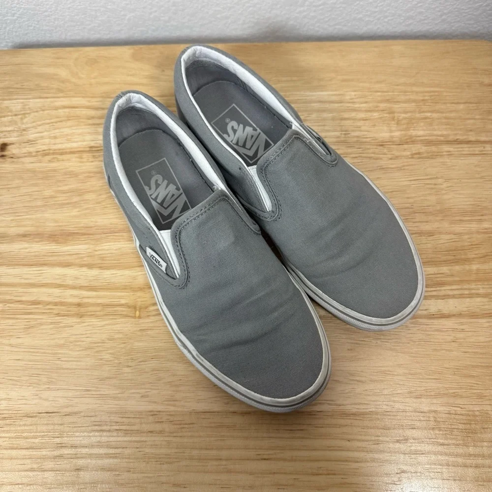 Vans Women’s Classic Slip-On Sneakers in Grey Size 6